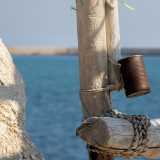 ...e �posacenere� creati riutilizzando alcuni barattoli lasciati in omaggio dal mare